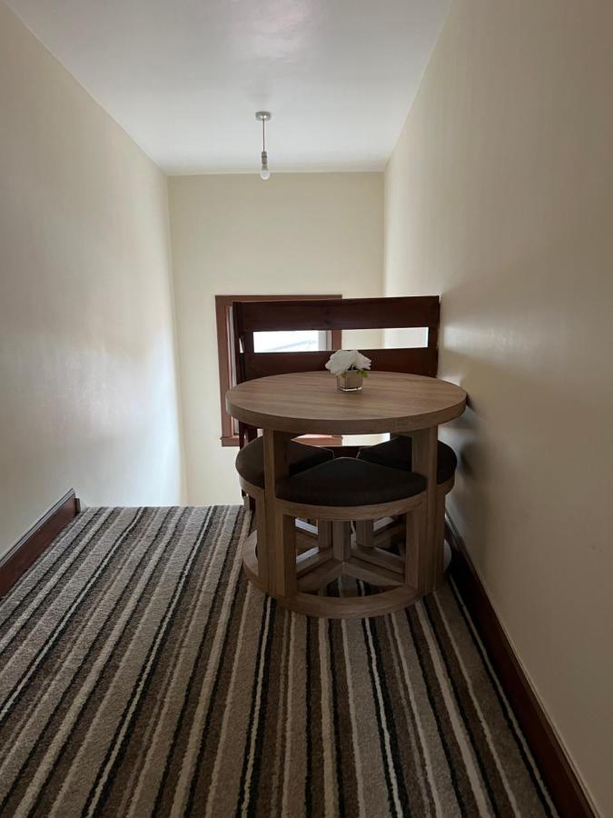 4 Bed Bungalow Near Airport Единбург Екстер'єр фото