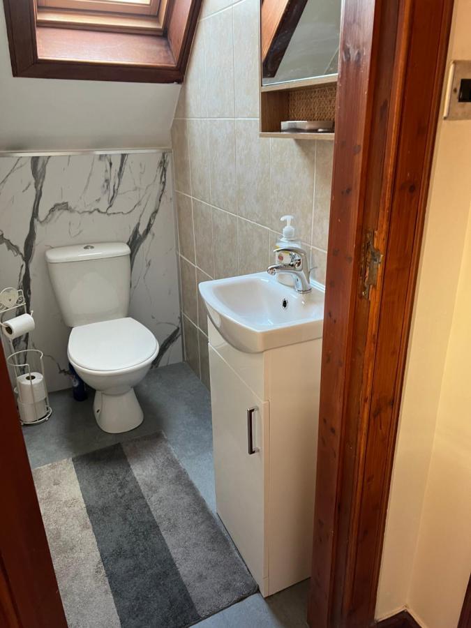 4 Bed Bungalow Near Airport Единбург Екстер'єр фото